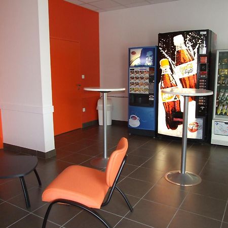 Hotel Jf Accueil & Formation Cholet Exterior foto