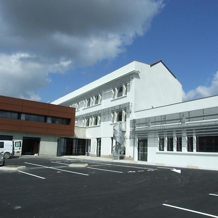 Hotel Jf Accueil & Formation Cholet Exterior foto