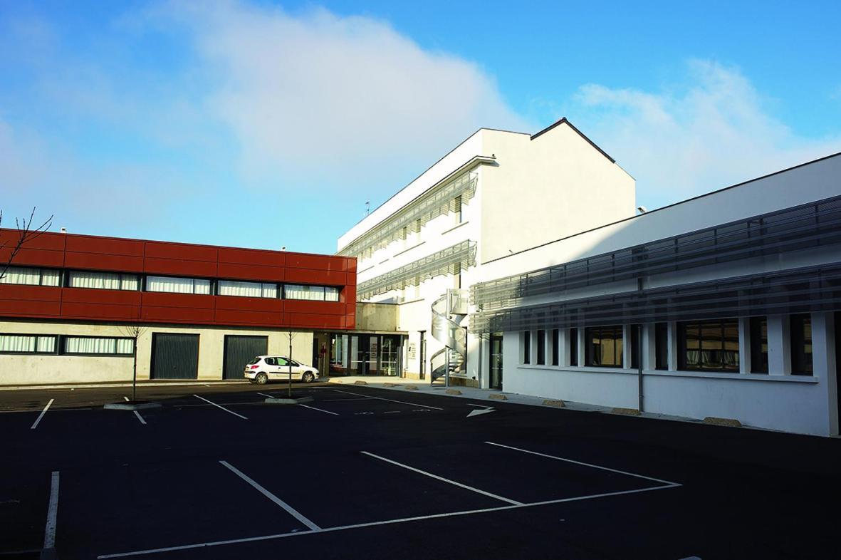 Hotel Jf Accueil & Formation Cholet Exterior foto