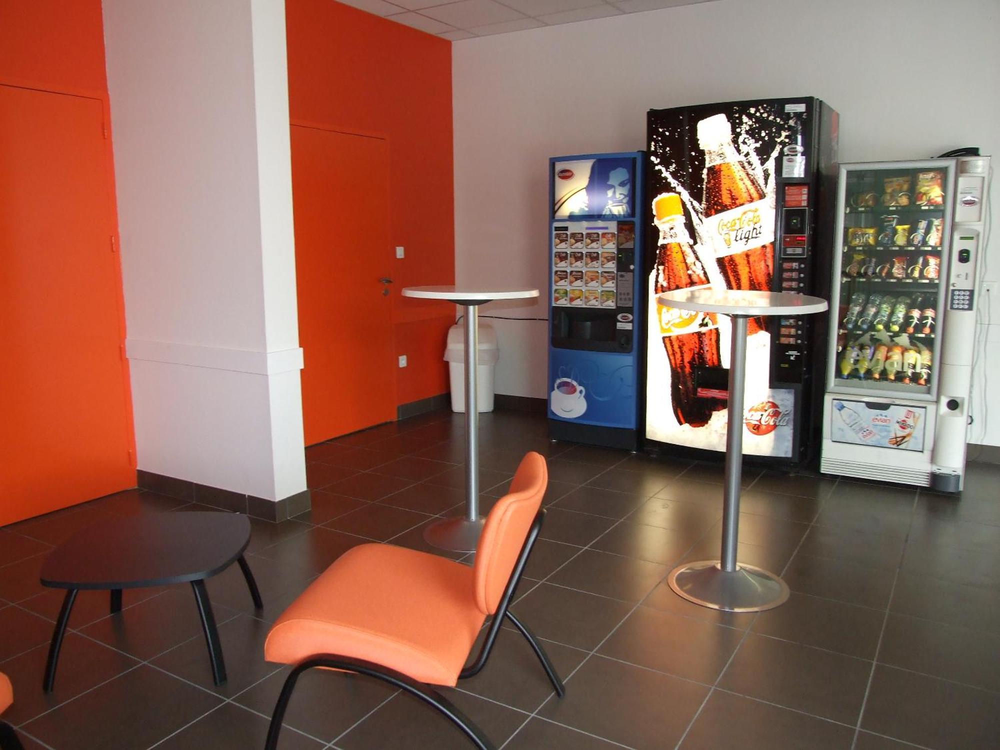 Hotel Jf Accueil & Formation Cholet Exterior foto