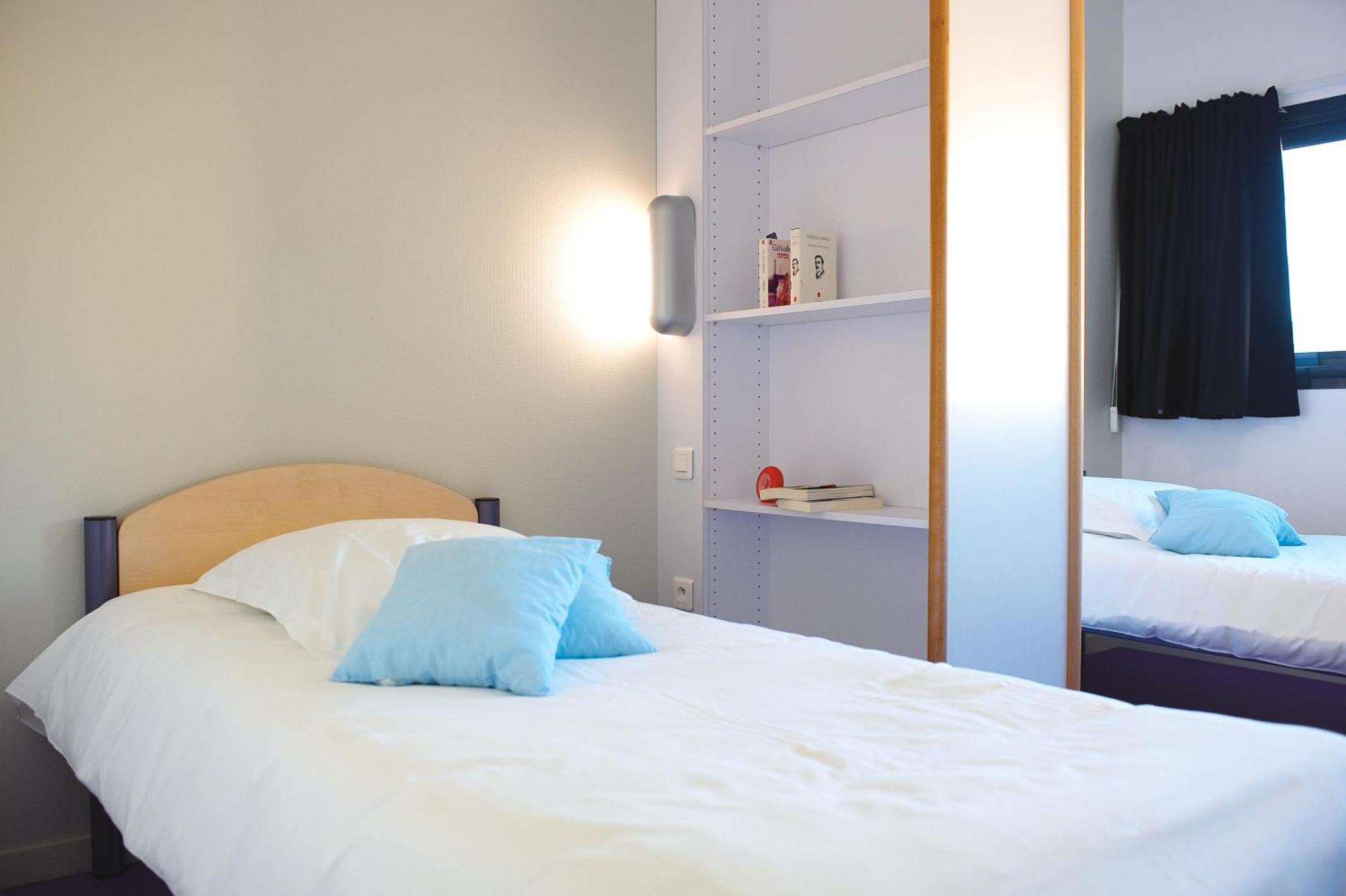 Hotel Jf Accueil & Formation Cholet Exterior foto